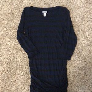 Black/blue fitted maternity dress